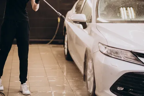 Nettoyage extérieur et lavage haute pression de voiture